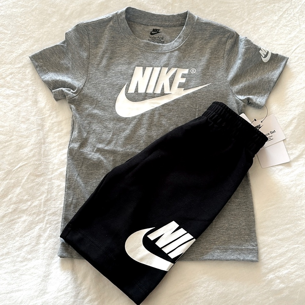 Nike 2Piece Set for Boys. Size 7.